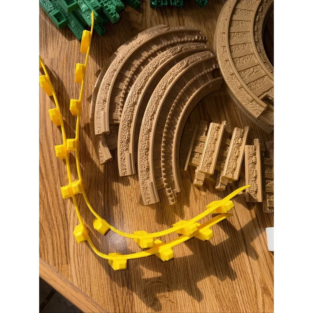 GeoTrax LARGE LOT 80+ Trains People Signs Building Tracks Controllers Untested